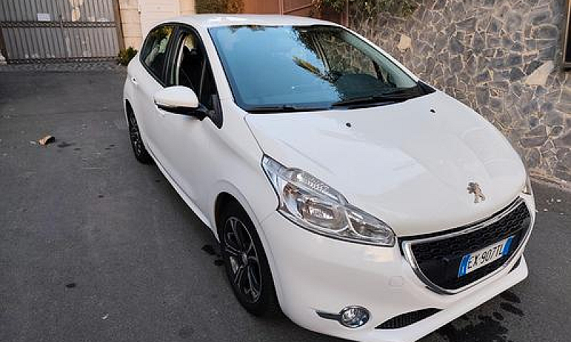 Peugeot 208 1.2 Benz...