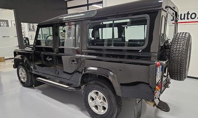 Land Rover Defender ...
