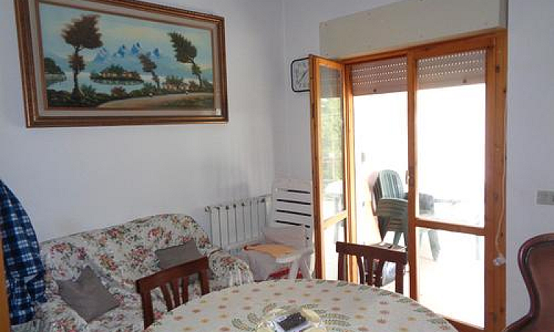 Trilocale Con Due Te...