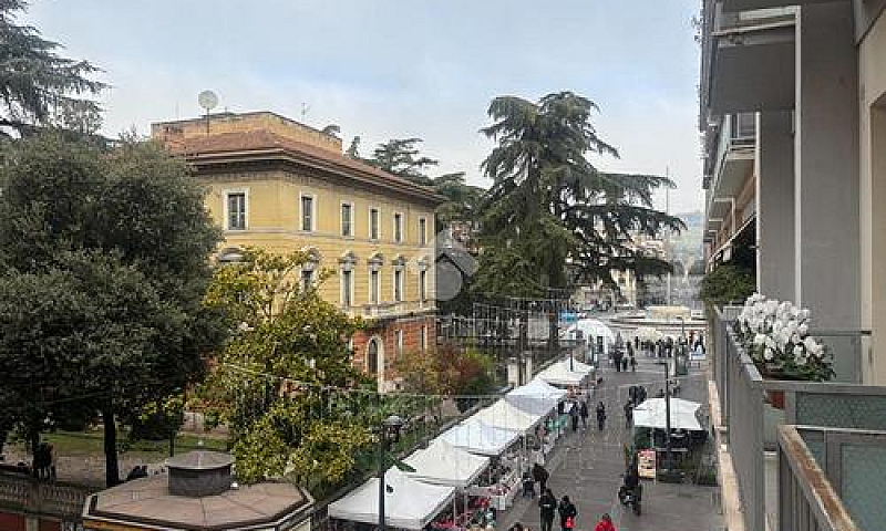 4 Locali A Terni...