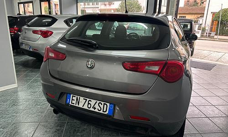 Alfa Romeo Giulietta...