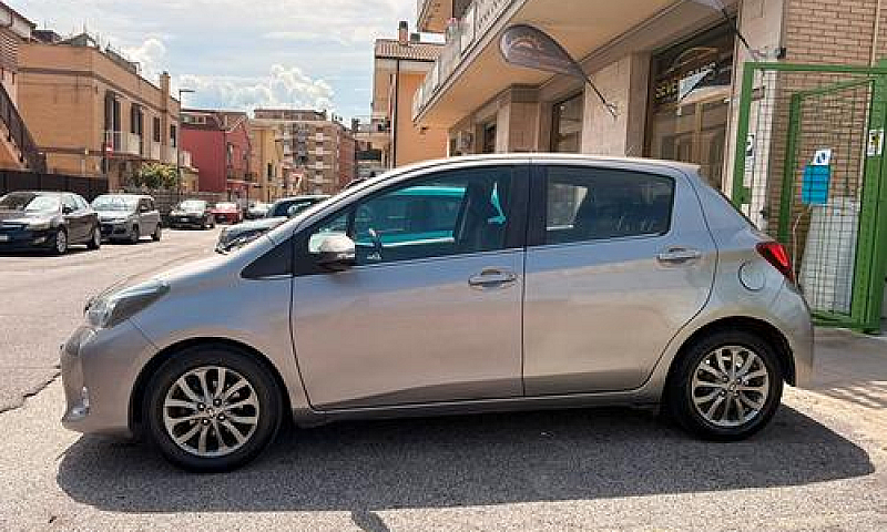 Toyota Yaris 1.0 5 P...