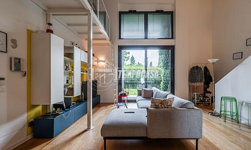 Splendido Loft Con G...