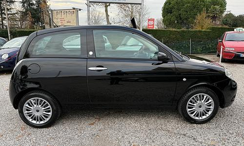 Lancia Ypsilon 1.4 E...