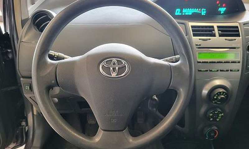 Toyota Yaris 1.0 5 P...