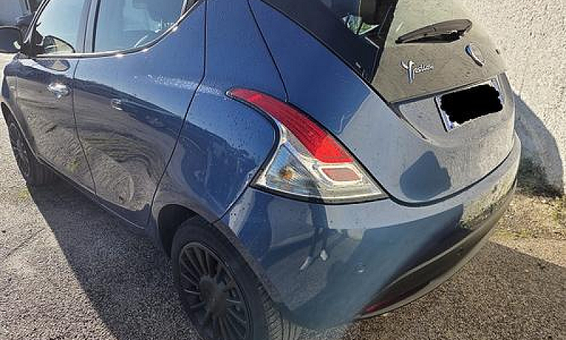 Lancia Ypsilon 1.0 5...