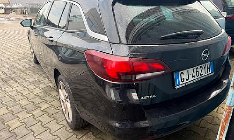 Opel Astra 1.5 D Aut...
