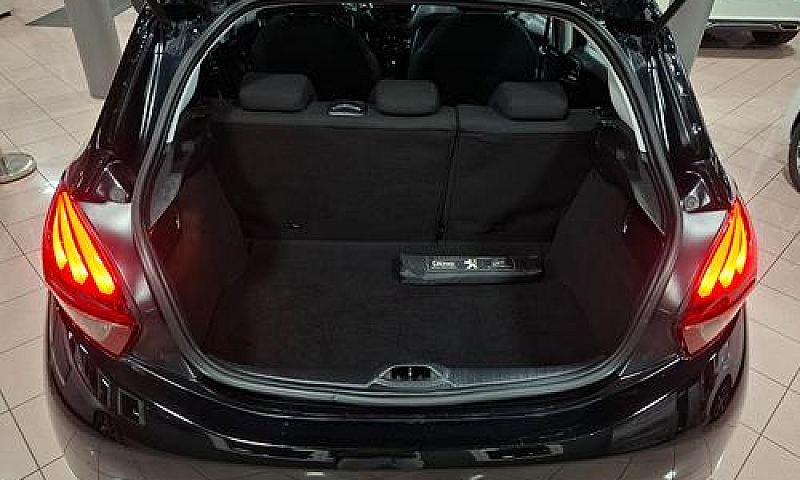 Peugeot 208 1.2 Benz...