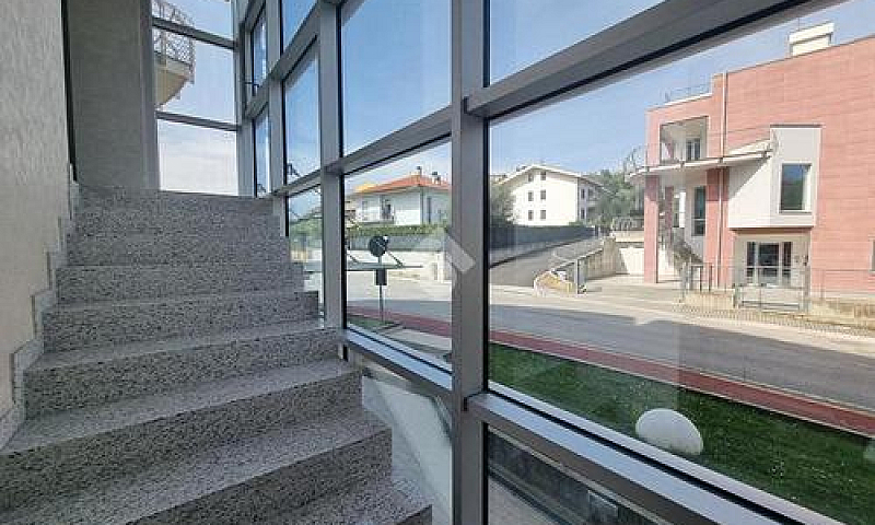 3 Locali A Castellal...