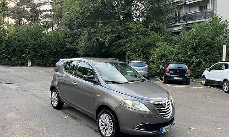 Lancia Ypsilon 0.9 T...