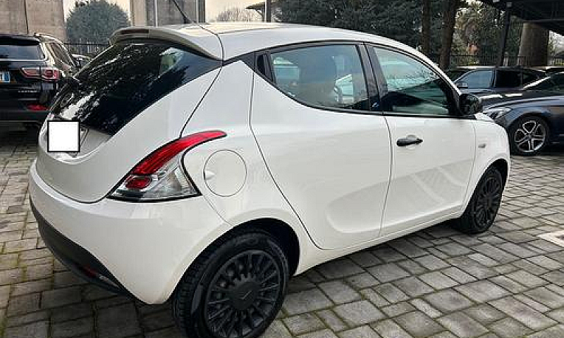 Lancia Ypsilon 1.2 6...