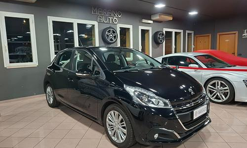 Peugeot 208 1.2 Benz...