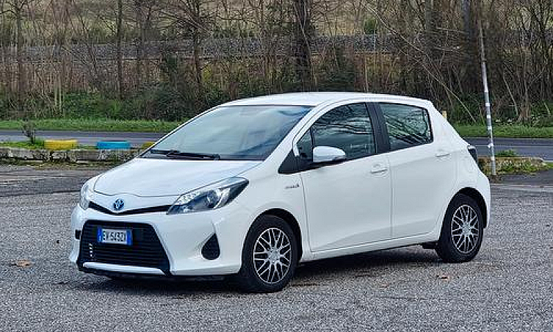 Toyota Yaris 1.5 Hyb...