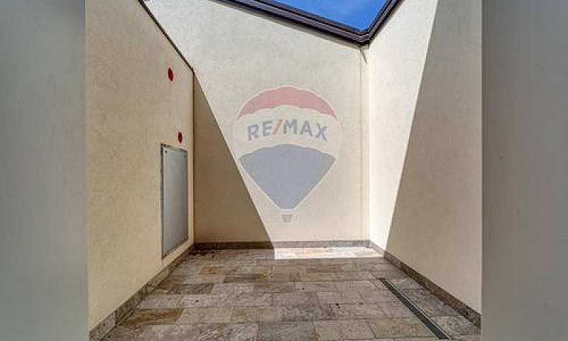 Porzione Di Villa - ...