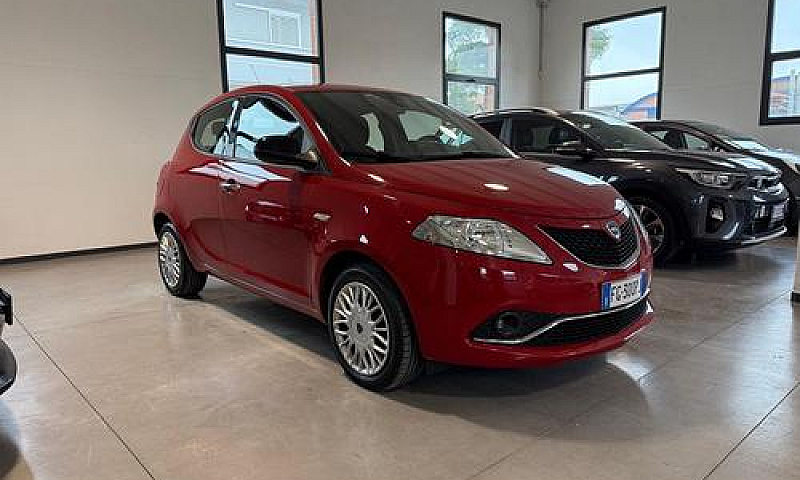 Lancia Ypsilon 1.3 M...
