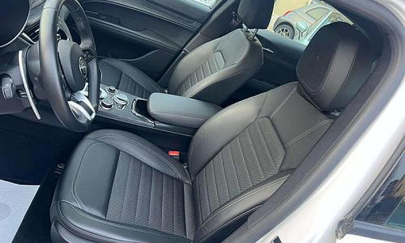 Alfa Romeo Stelvio 2...