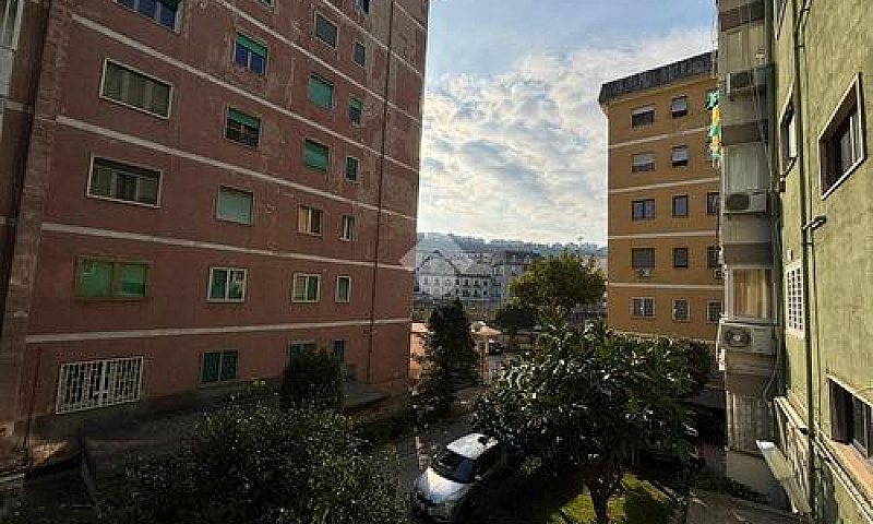 3 Locali A Napoli...