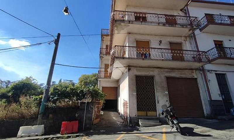 4 Locali A Zafferana...
