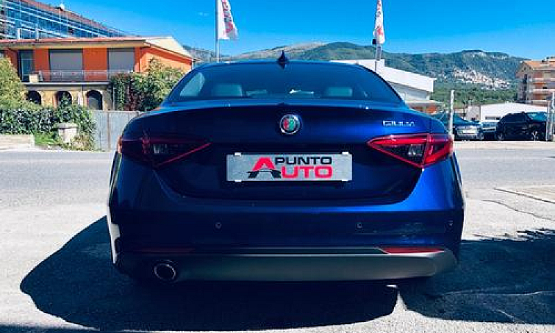 Alfa Romeo Giulia Re...