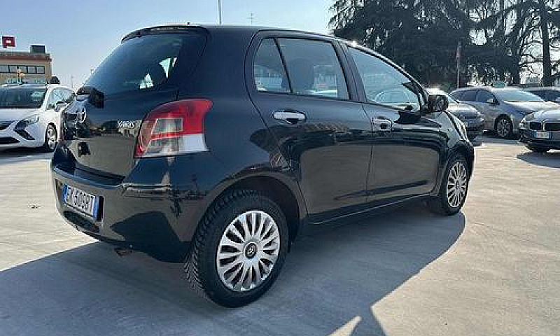 Toyota Yaris 1.3 5 P...