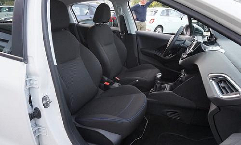 Peugeot 208 Puretech...