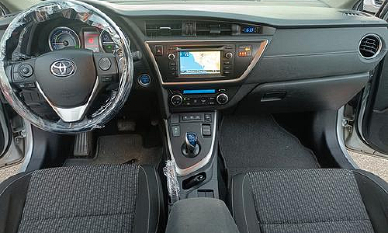 Toyota Auris 1.8 Hyb...