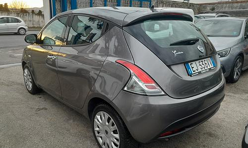Lancia Ypsilon 1.2 6...