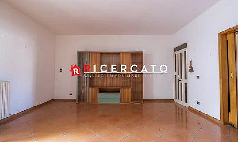 Ampio Appartamento C...