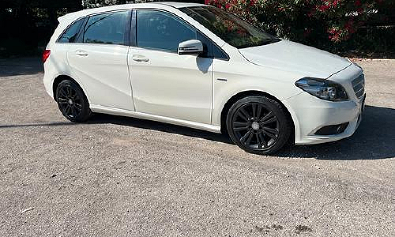 Mercedes-Benz B 180 ...
