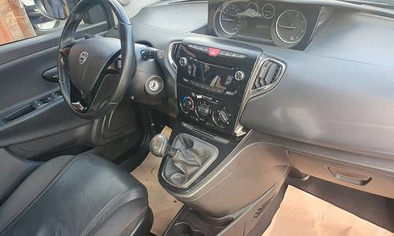 Lancia Ypsilon 1.3 M...