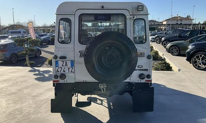 Land Rover Defender ...