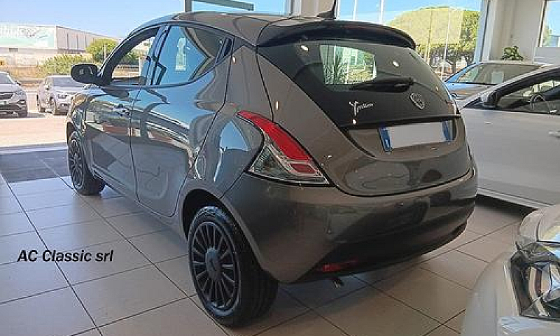 Lancia Ypsilon Hybri...
