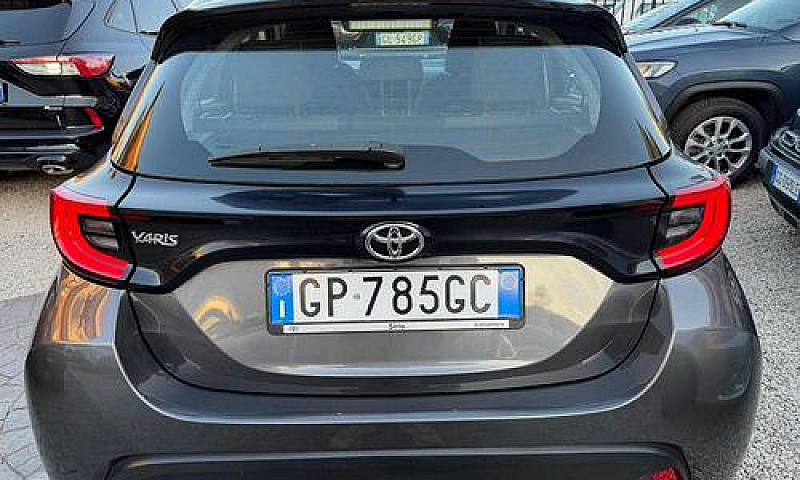 Toyota Yaris 1.0 5 P...