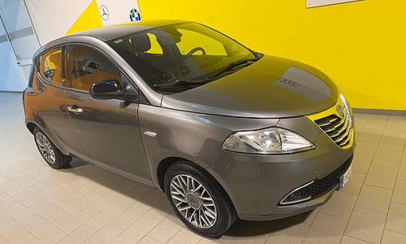 Lancia Ypsilon Plati...