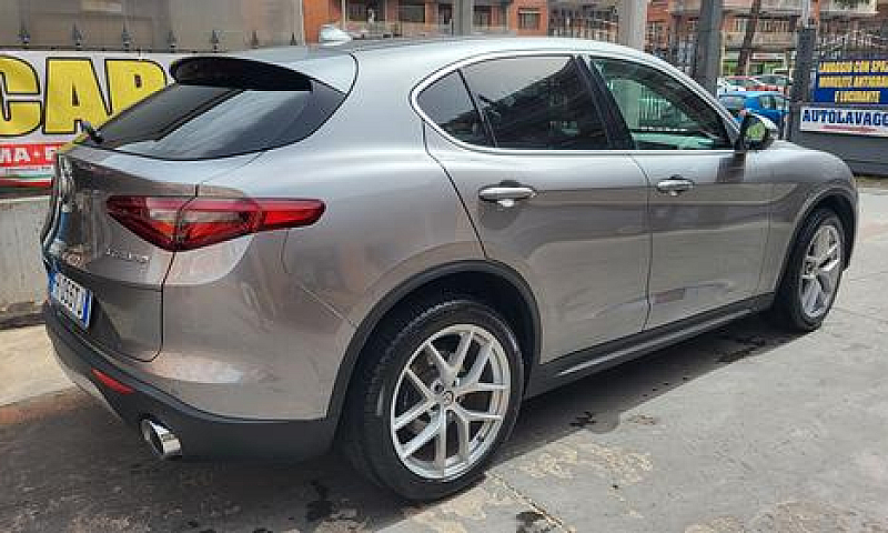 Alfa Romeo Stelvio 2...