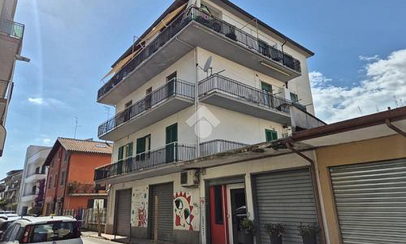 4 Locali A Colleferr...