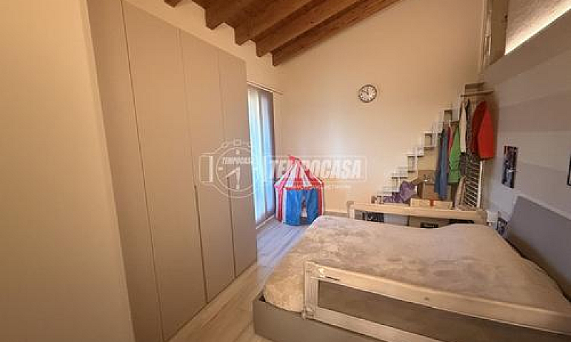 Appartamento A Caste...