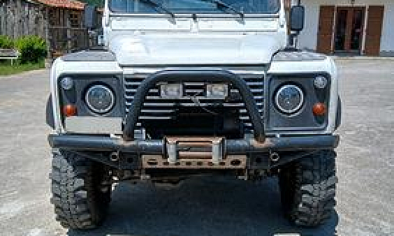 Land Rover Defender ...