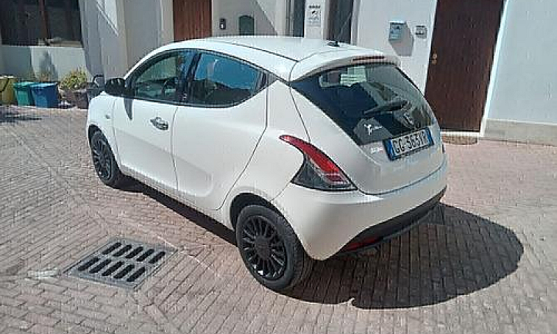 Lancia Ypsilon 1.0 H...