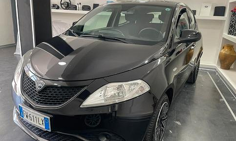 Lancia Ypsilon 1.2 6...