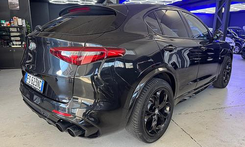 Alfa Romeo Stelvio 2...