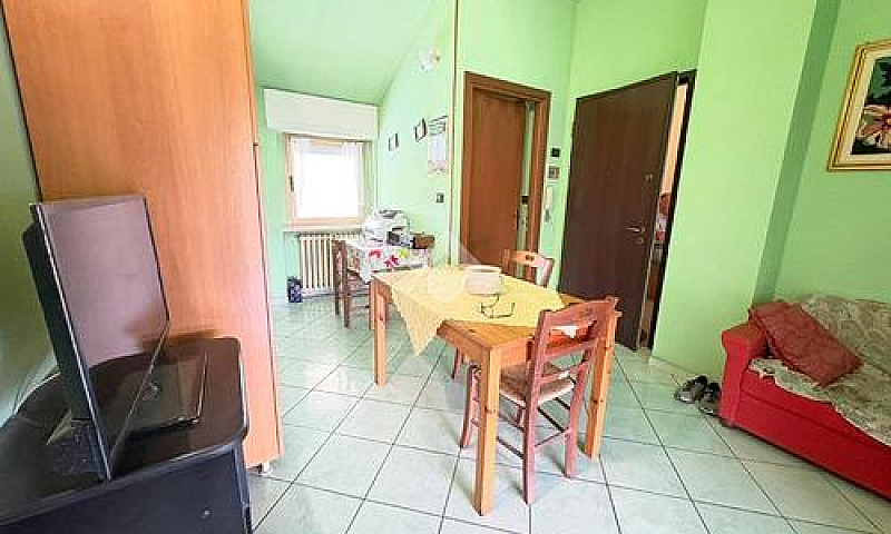 2 Locali A San Mauri...