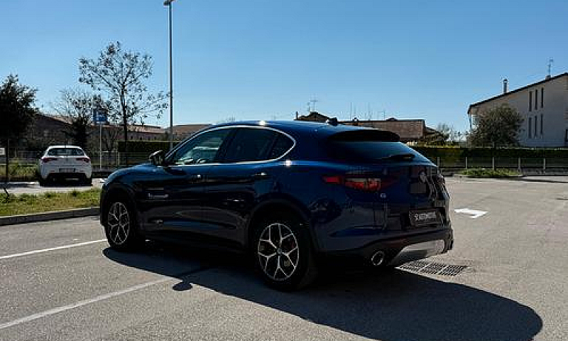 Alfa Romeo Stelvio 2...