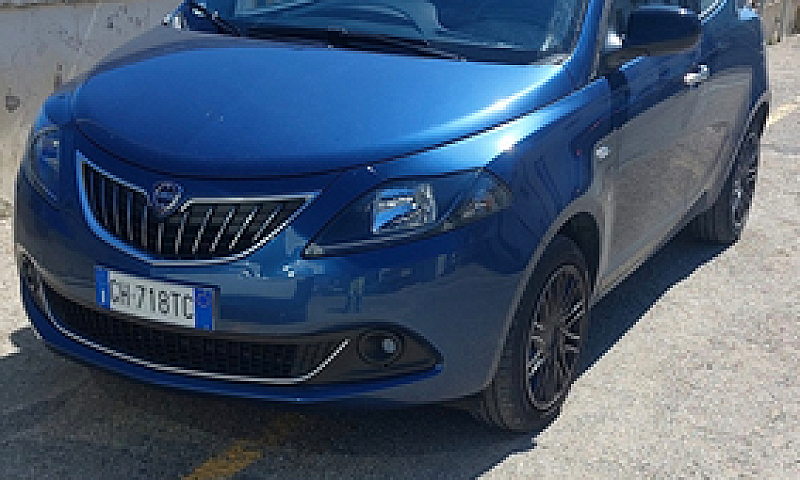 Lancia Y Ibrida...