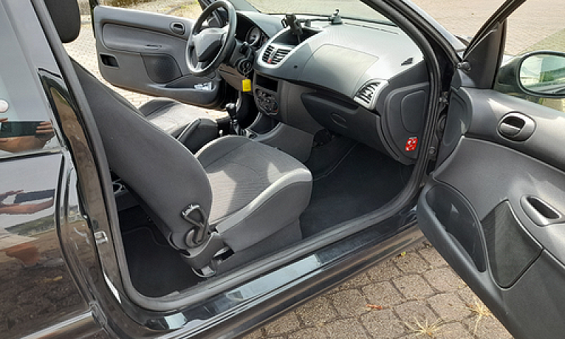 Peugeot 206 + Benz G...