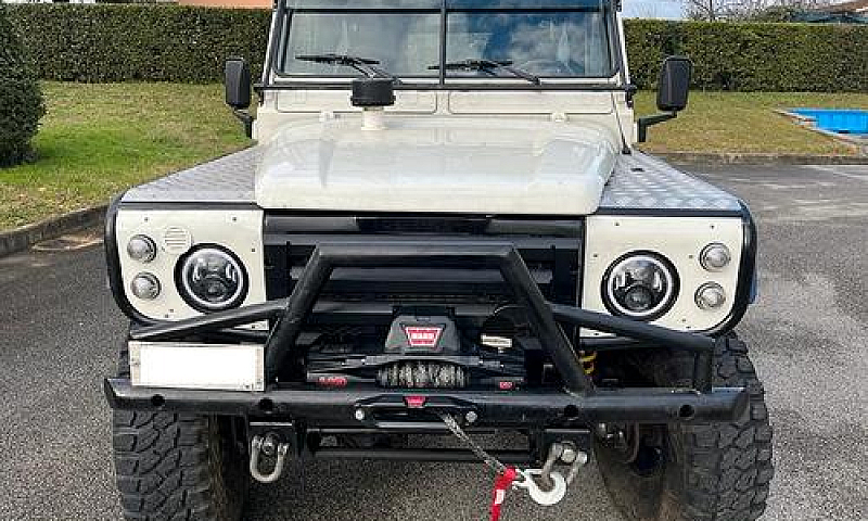 Land Rover Defender ...