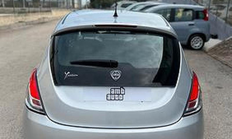 Lancia Ypsilon 1.2 6...