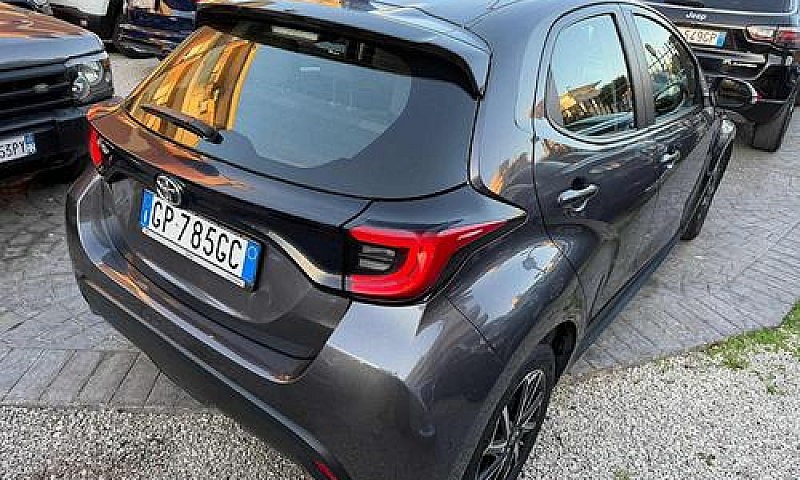 Toyota Yaris 1.0 5 P...