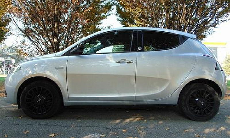 Lancia Ypsilon 3ª Se...
