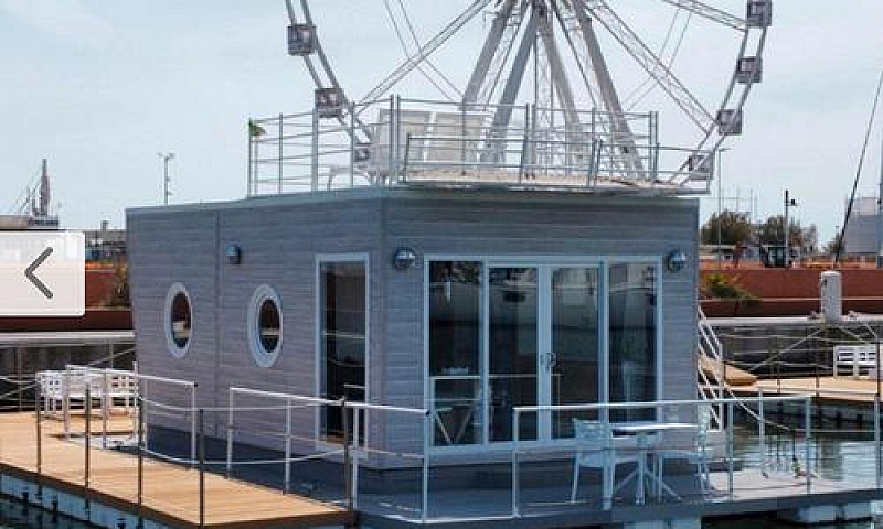 House Boat New Darse...